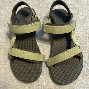 Tevas women’s shoes size 8